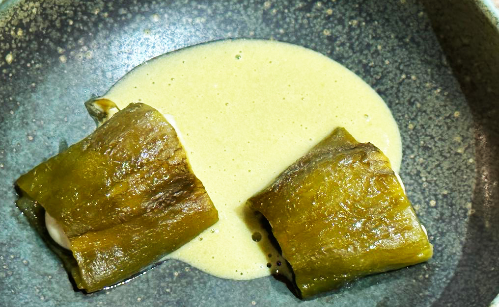 Otras de Île dÓleron con salsa de pimiento verde  en restaurante Bagá 